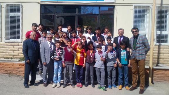 Muhsin Özdamar Ortaokulu Bursa Şampiyonu