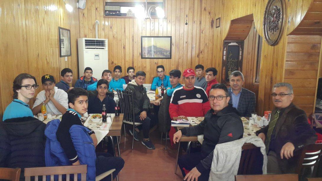 Karacabey Anadolu İHL Başarılı Öğrencileri Yemekte Buluştu