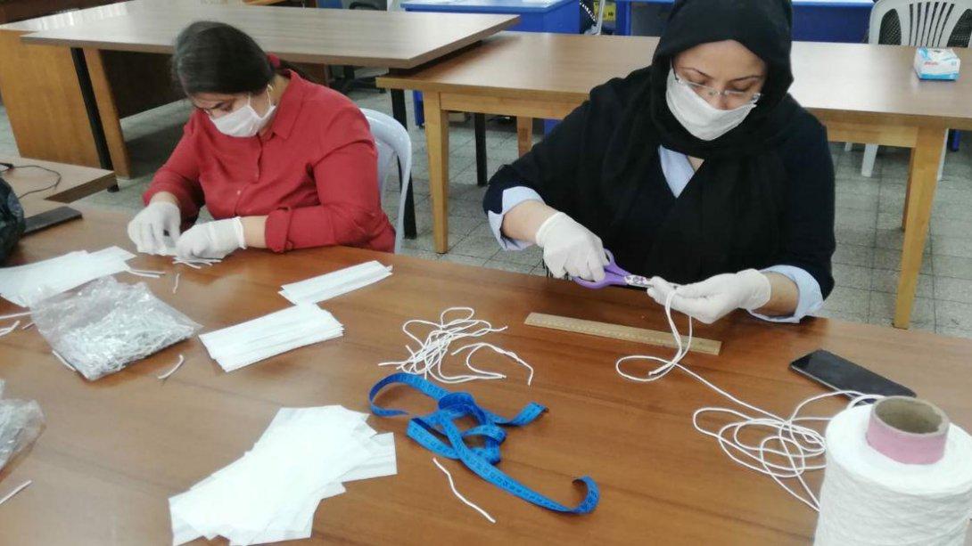 Karacabey Halk Eğitimi Merkezi Maske ve Önlük Üretimine Başladı